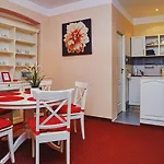 Rembrandt Aparthotel 3*