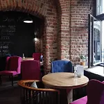 伦勃朗公寓酒店