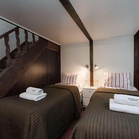 伦勃朗公寓酒店 3*