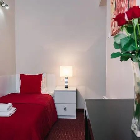 伦勃朗公寓酒店 3*